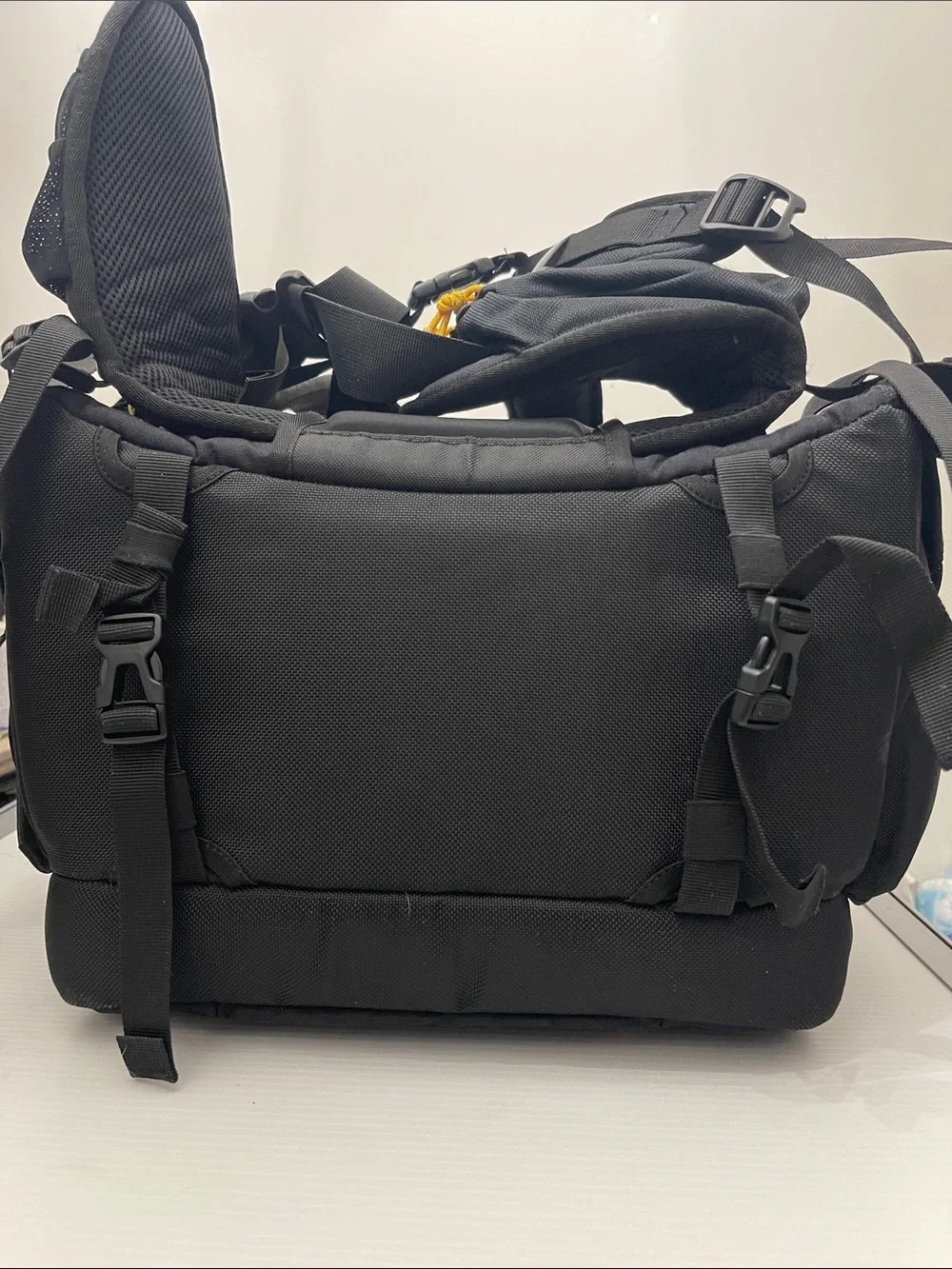 MOUNTAINSMITH PARALLAX CAMERA BACKPACK BLACK SIZE LARGE